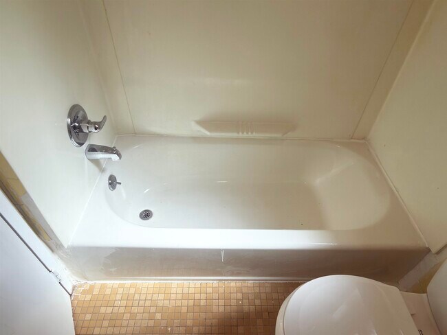 Building Photo - 622 Park Ave