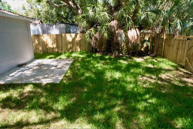 Building Photo - 4 Bedroom / 2 Bath House
