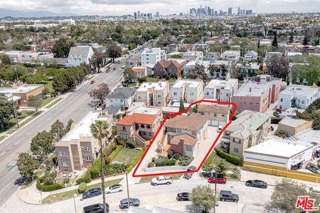 Building Photo - 1012 S Sycamore Ave