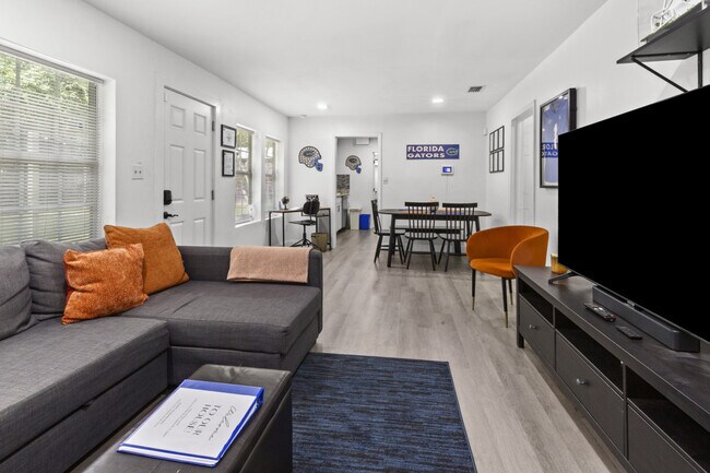 Primary Photo - 2614 NW 8th St