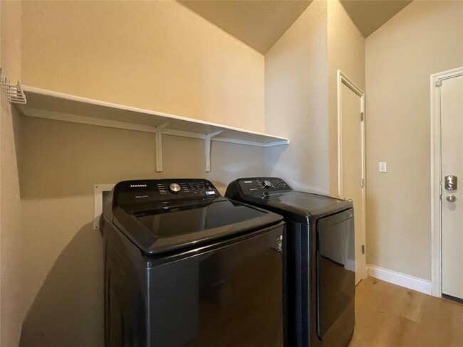 Building Photo - 15203 Lucian Dr