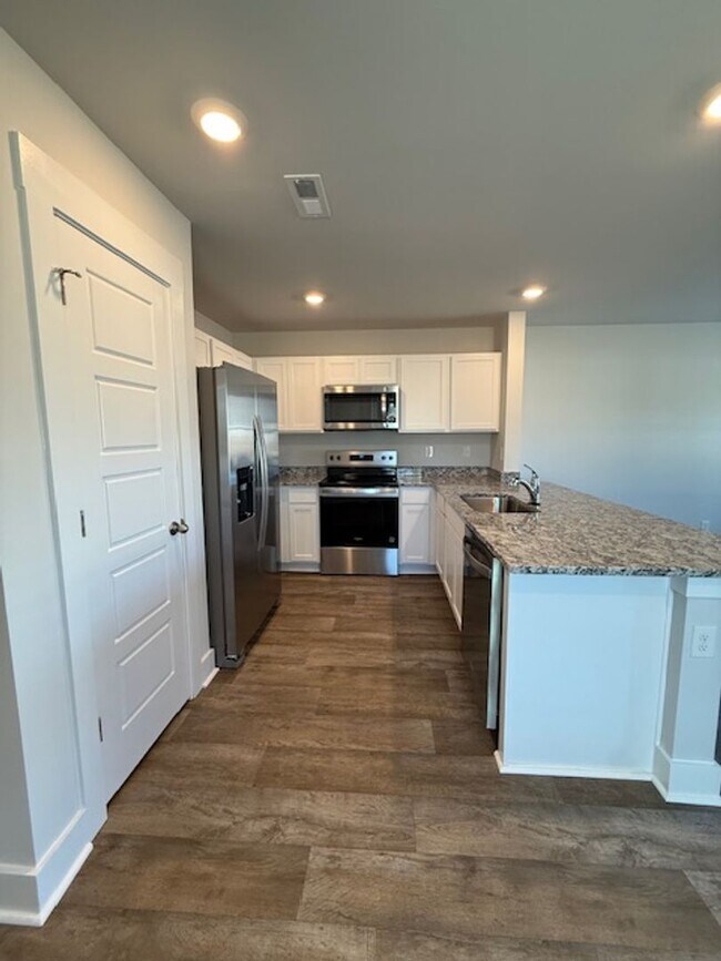 Building Photo - Be the first to Live in This Brand-New Townhome!