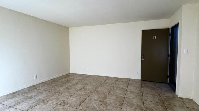 Building Photo - 24832 Walnut St