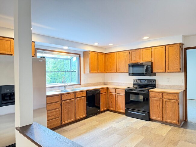 Building Photo - Saratoga Reach Beauty: Updated 4BR Home with Deck, Fireplace & Prime Mukilteo Location