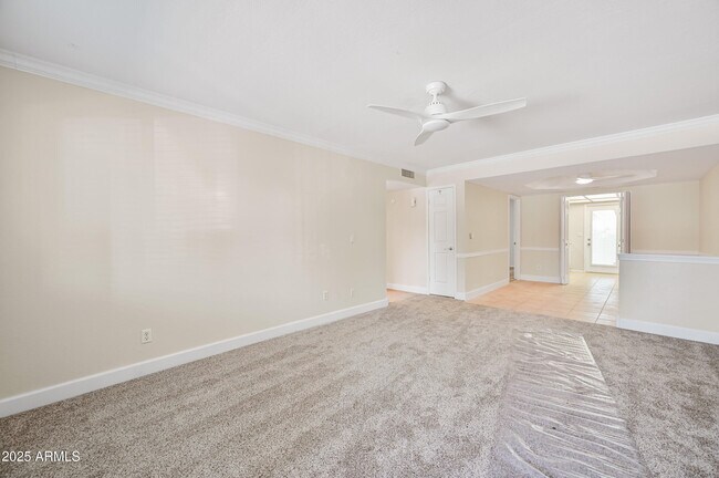 Building Photo - 805 E Townley Ave
