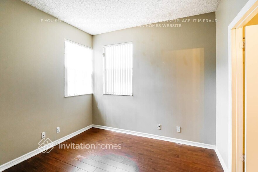 Building Photo - 1136 Sorrento Dr