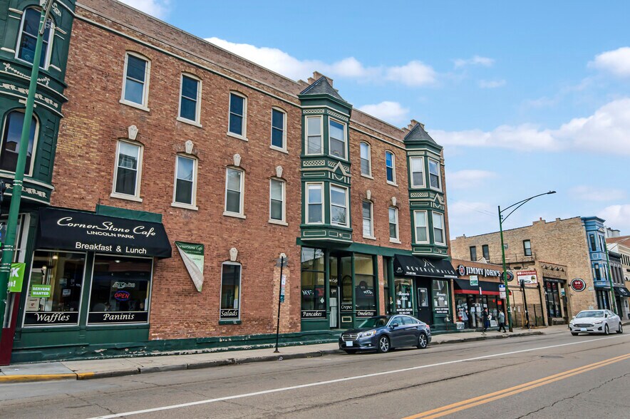 Clybourn 3 - 1472 W Webster Ave