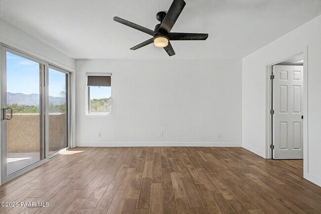 Building Photo - 504 S Stephanie Loop