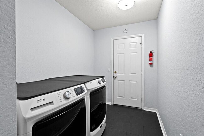 Building Photo - 11366 Riddle Dr