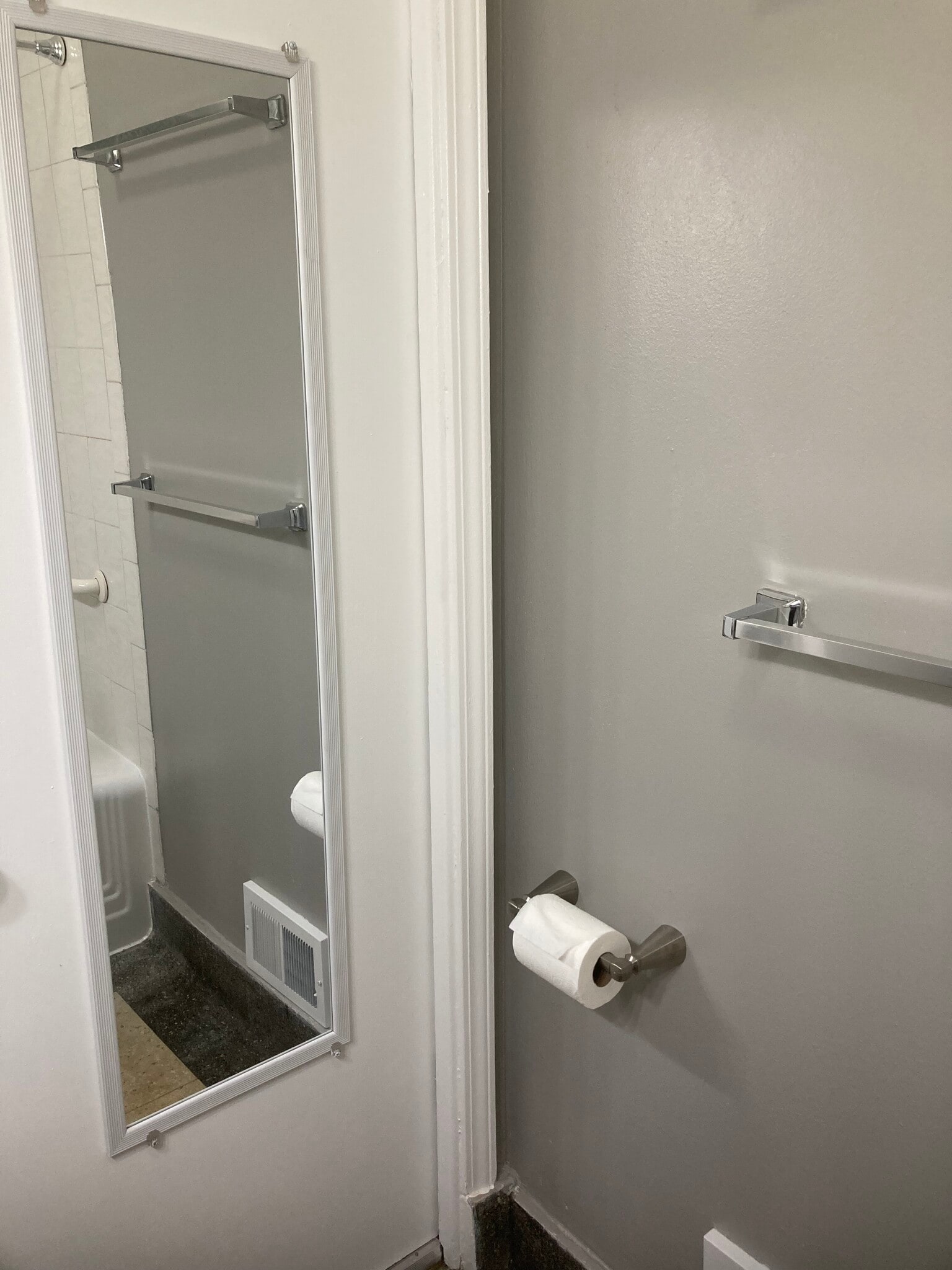 bathroom - 2319 W 25th St