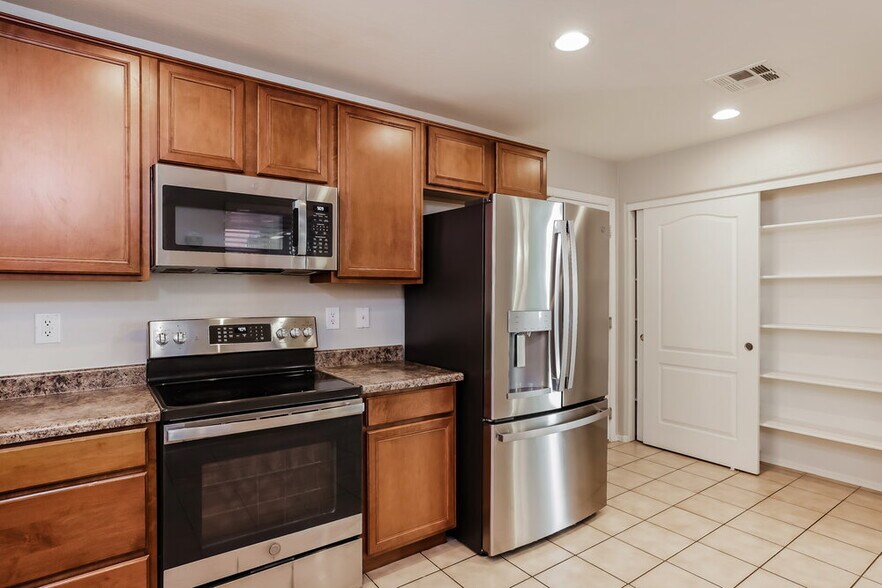 Building Photo - 1872 S Seton Ave