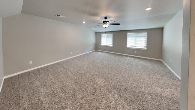 Building Photo - Luxury 4 Bedroom 3 Bathroom Home in Lone O...