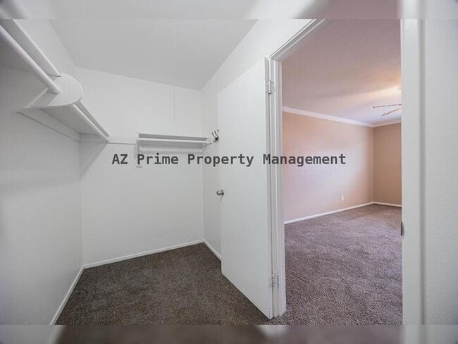 Building Photo - 922 S Acapulco Ln