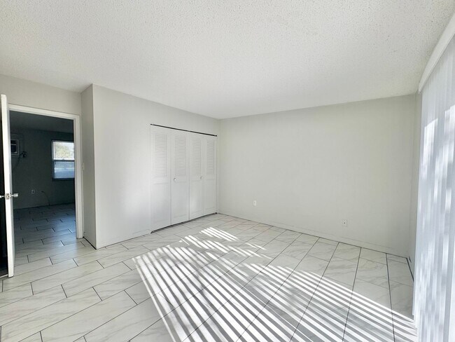 Building Photo - Off Havendale - End Unit Duplex