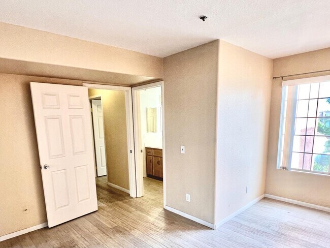 Building Photo - 221 Donax Ave