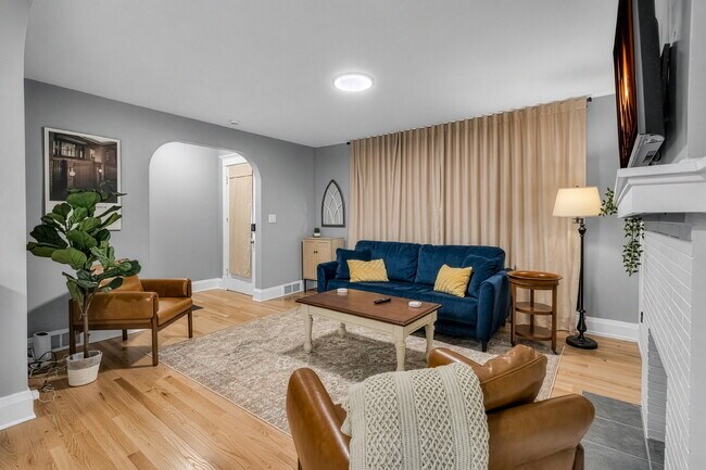 Building Photo - Furnished 7-Bedroom, 4-Bath Whole House in North Buffalo