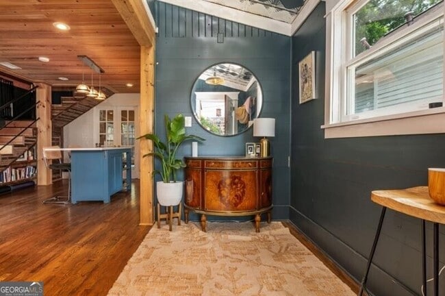 Building Photo - 154 Savannah St SE