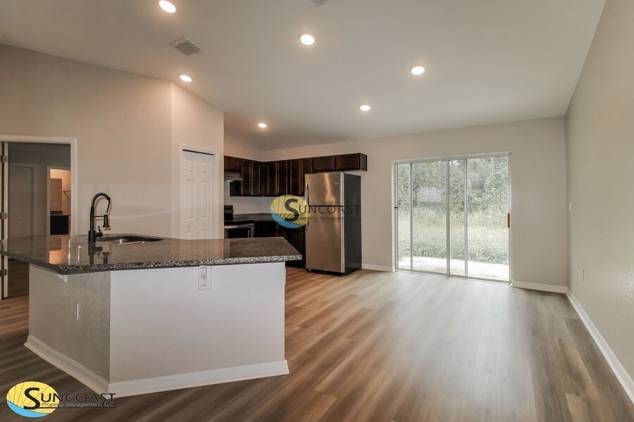 Building Photo - 9623 Bahia Rd