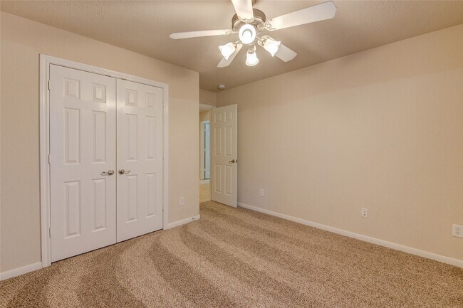 Building Photo - 11 Ebony Oaks Pl