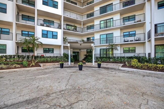 Building Photo - 1000 River Reach Dr