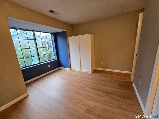 Building Photo - 54 N Mountain Rd