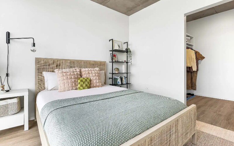 Building Photo - 219 N Elizabeth St