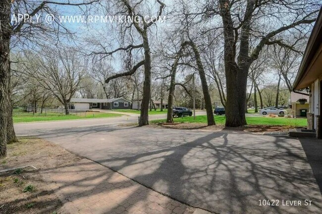 Building Photo - 3br 2ba 1cg ~ Security Deposit Free Altern...