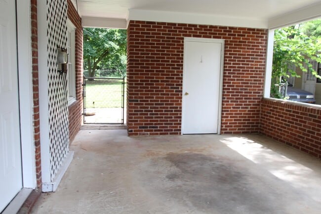 Building Photo - 1110 10th Ave