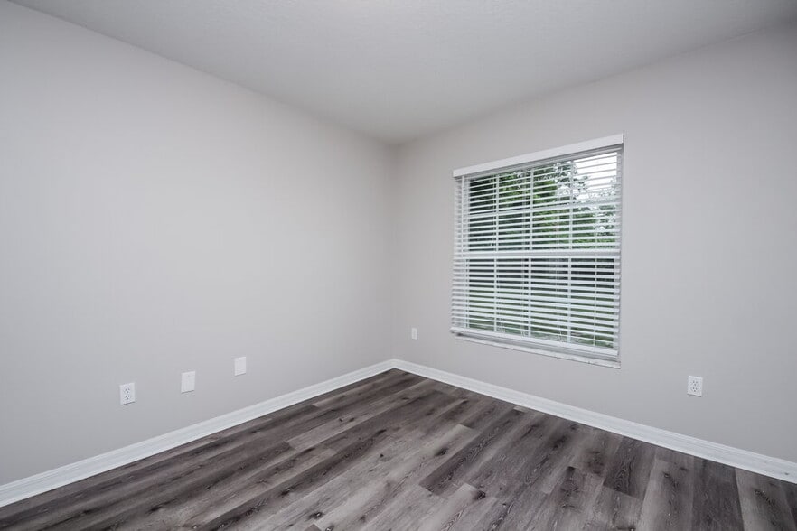 Building Photo - 35123 Queens Way