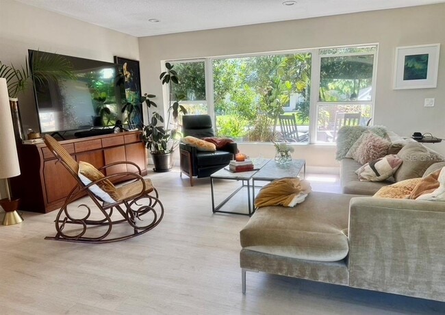 Building Photo - 1815 Barker Dr