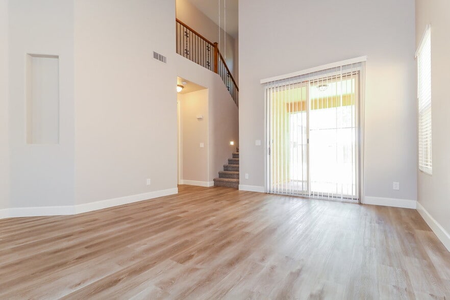 Building Photo - 6512 S 49th Dr