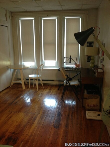 Building Photo - 272 Newbury St
