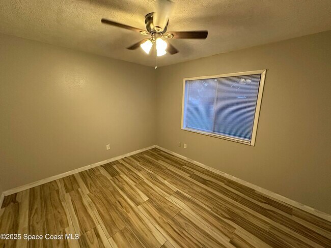 Building Photo - 1300 Ethel Cir NE