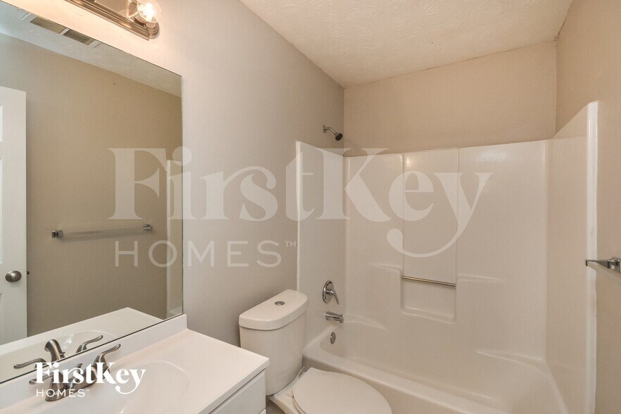 Building Photo - 2826 Bay Leaf Dr SE
