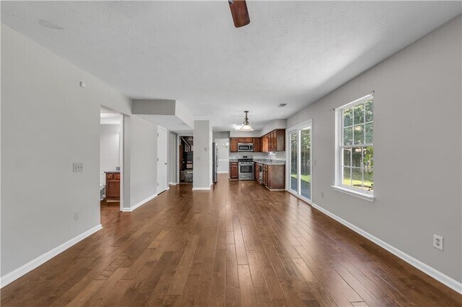 Building Photo - 4890 Evergreen Valley Way
