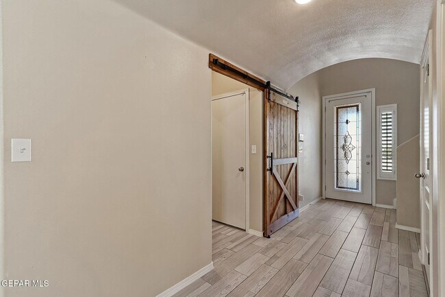 Building Photo - 3921 Desert Dunes Dr