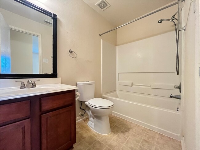 Building Photo - 3215 Legends Hill Ct