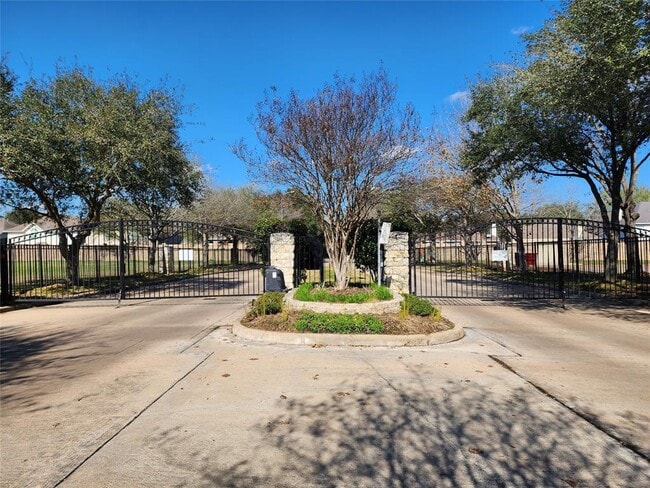 Building Photo - 16614 Stoneside Dr