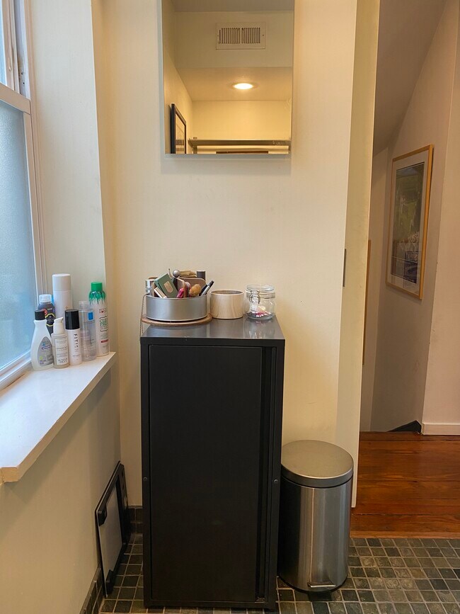 2nd floor full bathroom - 2208 Panama St