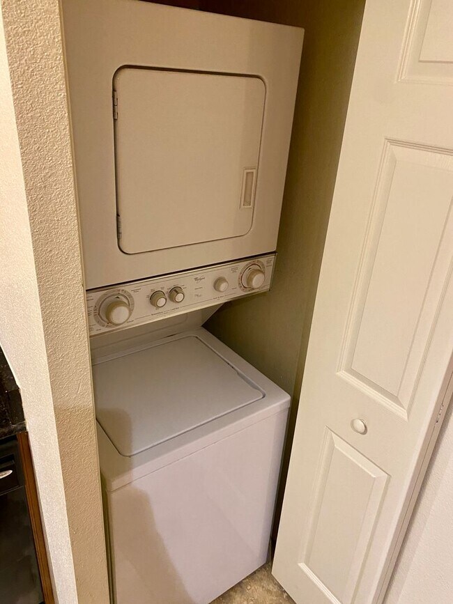 Building Photo - Upgraded Condo near Oldtown