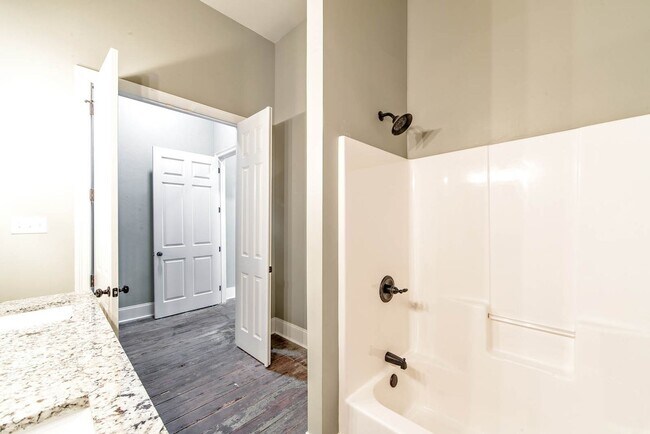 Building Photo - Downtown Charm: Spacious 1BR Apartment in ...