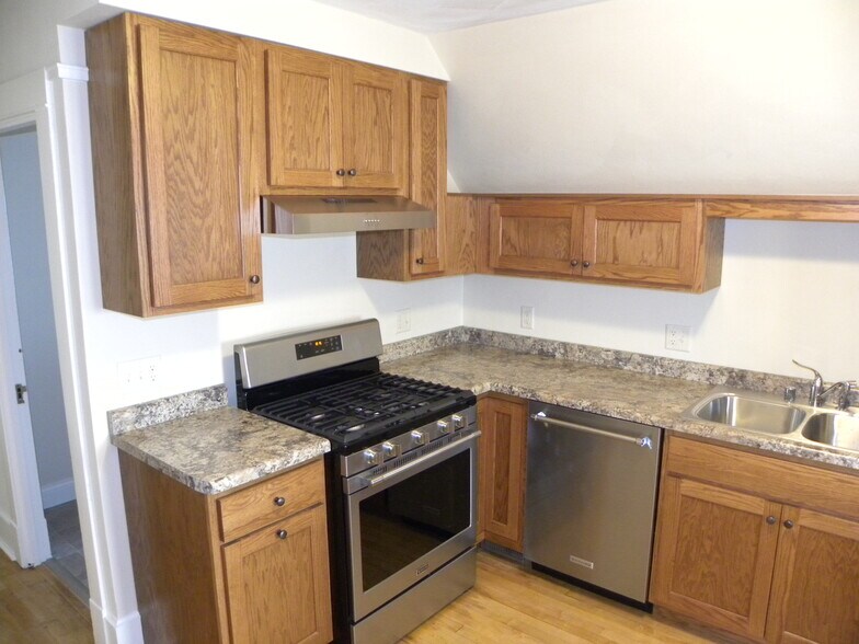 Kitchen - 925 Vilas Ave