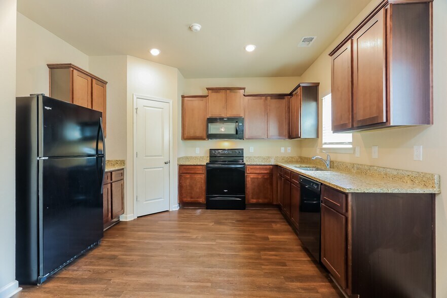 Building Photo - 275 Smith Glen Dr