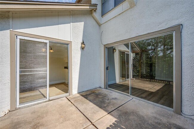 Building Photo - 6910 Hart Ln
