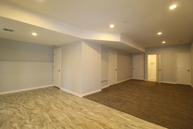 Building Photo - 3 Bedroom 2.5 Bath In Kansas City, Kansas