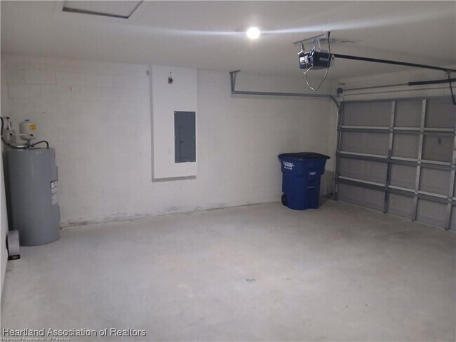 Building Photo - 1301 Stone Ridge Cir