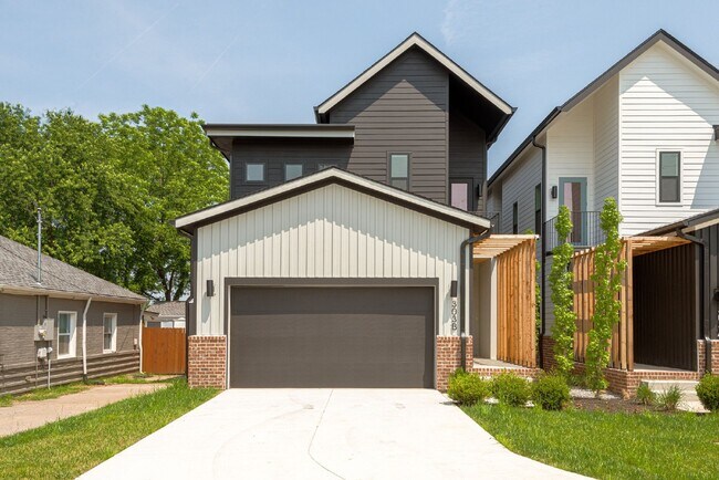 Primary Photo - LIKE NEW - Beautiful 4 or 5 BR in Lockelan...