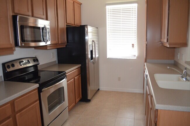 Building Photo - Spacious 2-Bedroom, 2.5-Bath Townhouse with 2-Car Garage – in Turtle Creek ofSt. Cloud