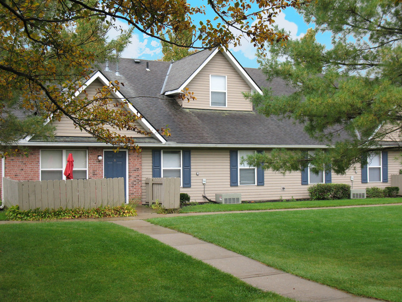 Primary Photo - Findlay Village Square Apartments