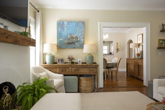 Building Photo - 801 Durant Pl NE